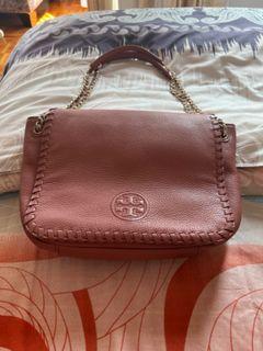 Navy Blue 😍] Tory Burch Latest 2021 design bucket Bag, Women's Fashion,  Bags & Wallets, Purses & Pouches on Carousell