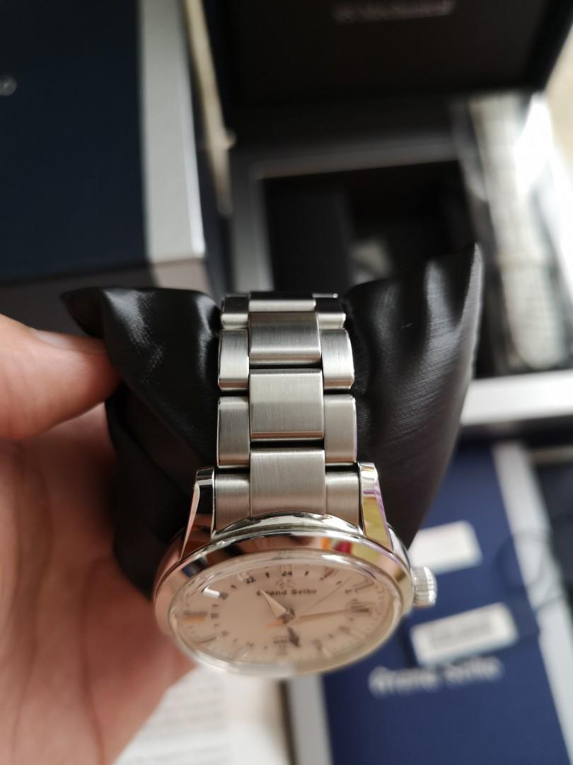 Limited edition 1000 pieces Grand Seiko Kiku SBGM235 Zaratsu polished with  extra original Grand Seiko bracelet!, Luxury, Watches on Carousell