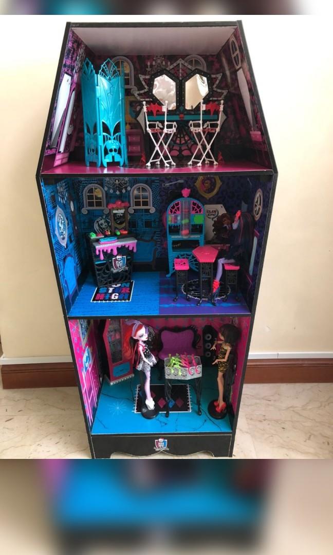 Monster high new arrivals coffin doll house