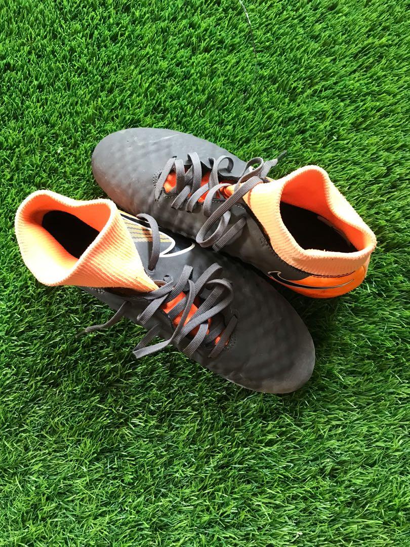 Nike High Cut Magista Football Boots