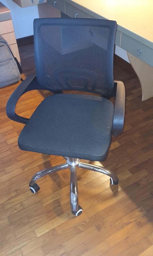 Office chair, urgent pickup, Furniture & Home Living, Furniture, Chairs