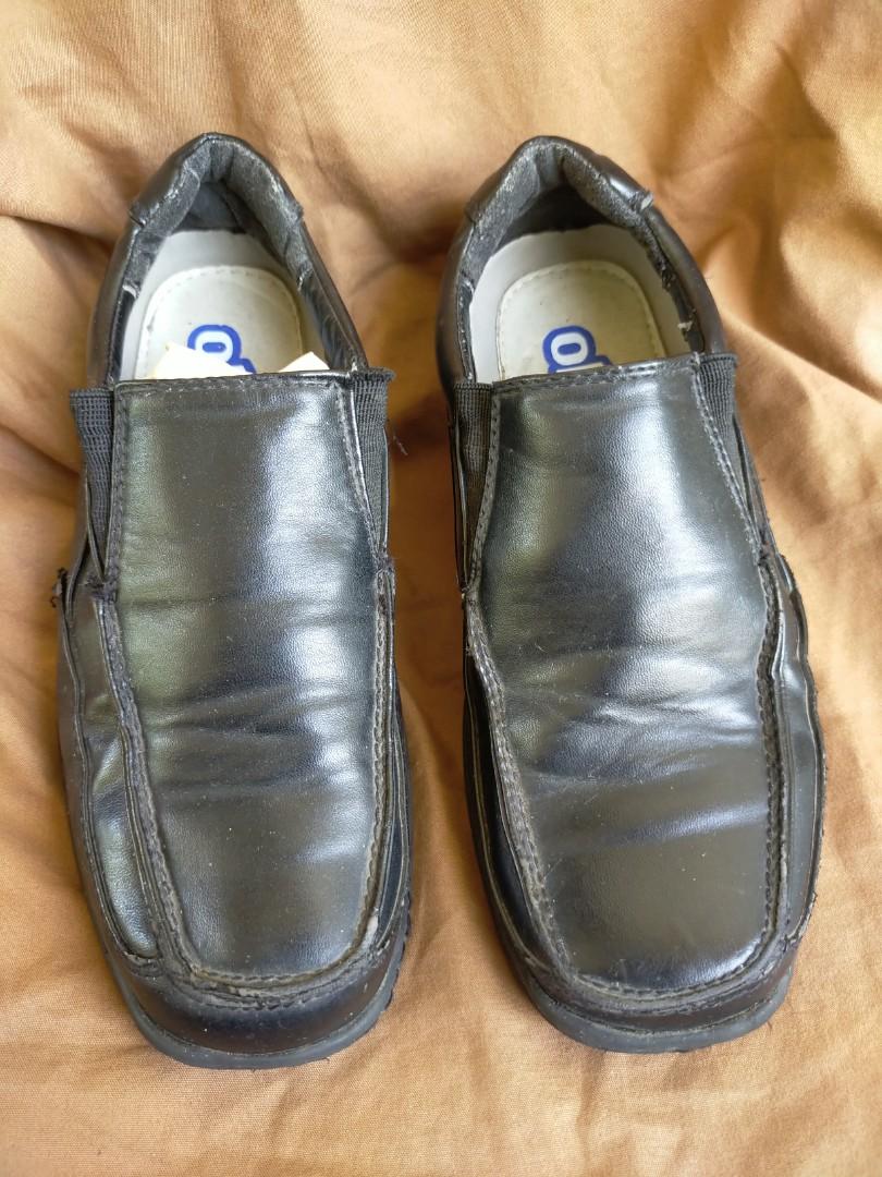 Boys size 2 sales black shoes