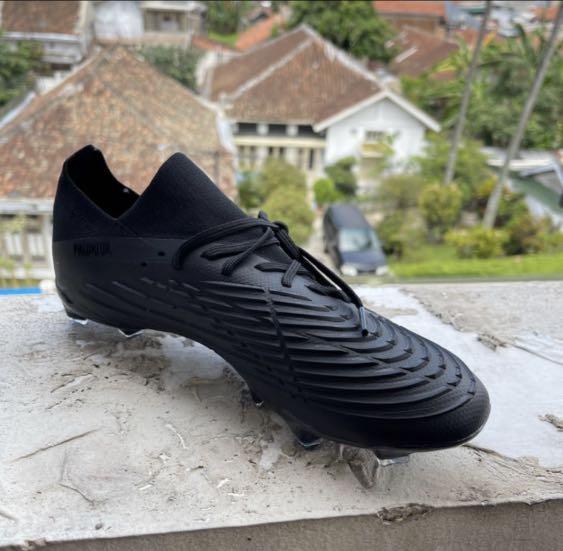 Sepatu bola deals adidas blackout