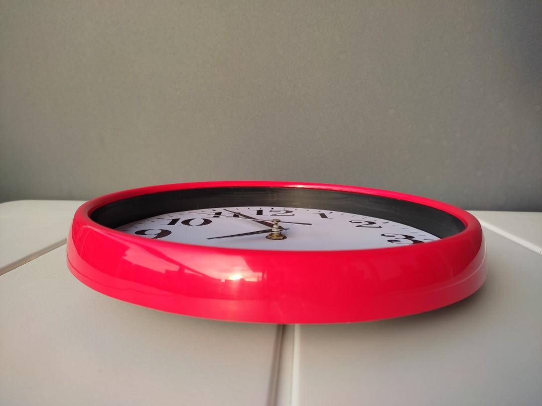 Silent quiet quartz perpetual motion movement red wall clock open face