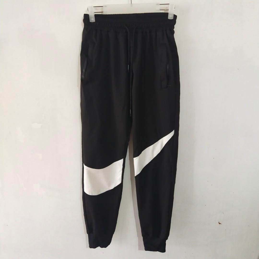 Nike joggers big on sale swoosh