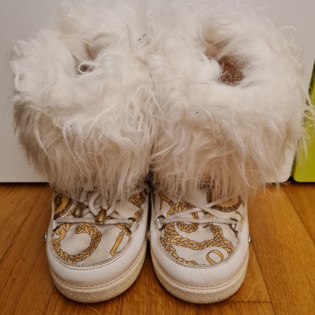 Versace moon boots top