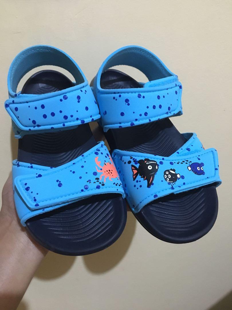 Adidas Sandals for Kids (Category: Babies & Kids Fashion) located in Mandaluyong City. Submitted by rafjaye (Listing ID 1160692218, Image 1). Description: Ayaw ni Baby suotin. Size: 18cm for 5-7yo .