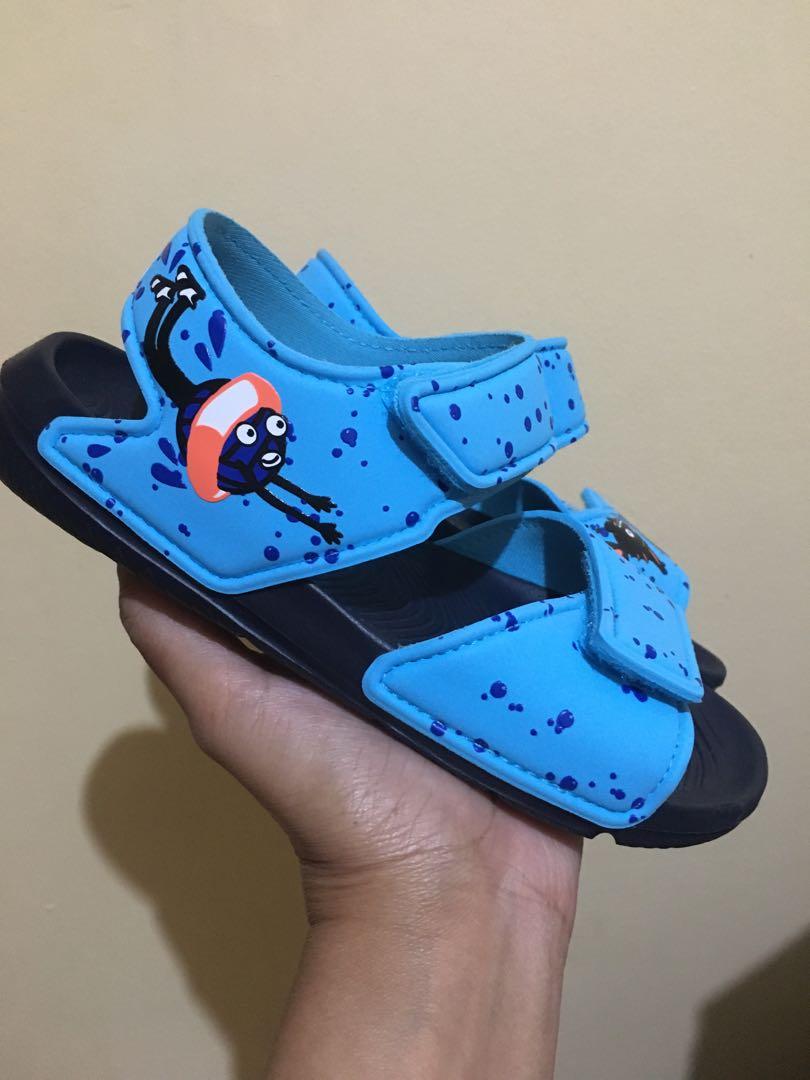 Adidas Sandals for Kids (Category: Babies & Kids Fashion) located in Mandaluyong City. Submitted by rafjaye (Listing ID 1160692218, Image 2). Description: Ayaw ni Baby suotin. Size: 18cm for 5-7yo .