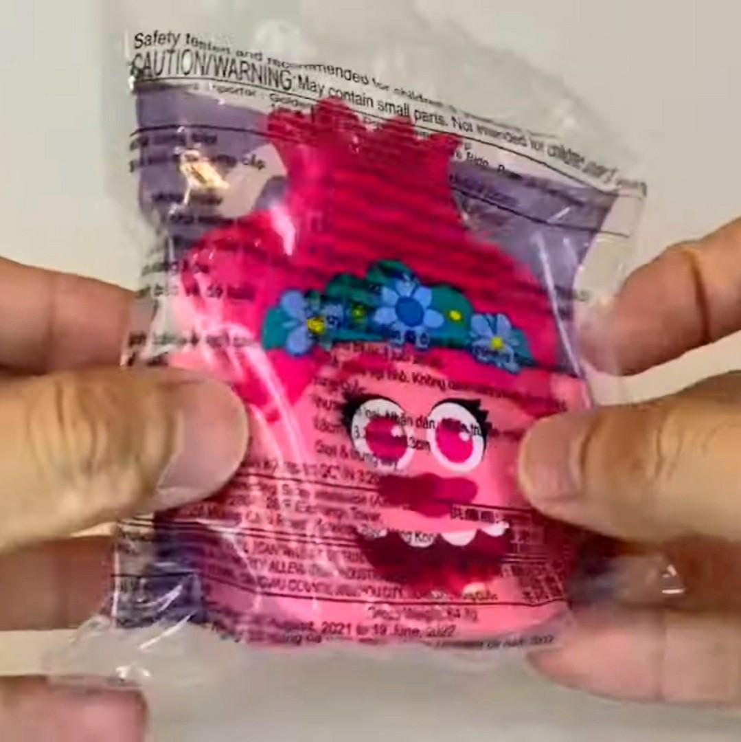 happy Meal 2022 toothless or poppyy dreamworks gift kids toy happy meal