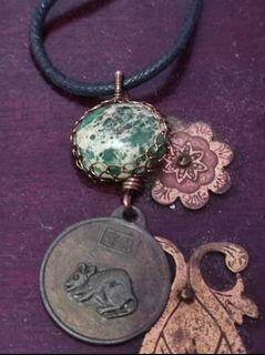 Kalung kulit bandul pyrus koin kuno