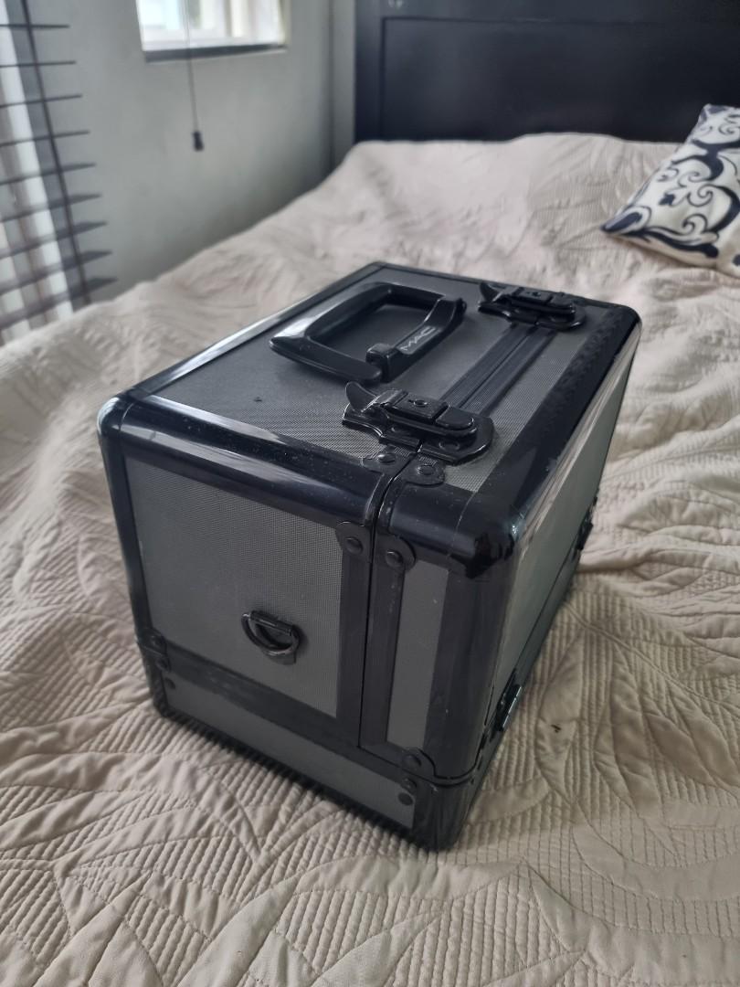 Makeup training case (Category: Makeup) located in Pasig City. Submitted by ms.earthangel (Listing ID 1160741880, Image 3). Description: 30L x 22W x 25H cm.