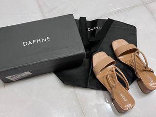 Minimalist Nude Heels - BRAND NEW
