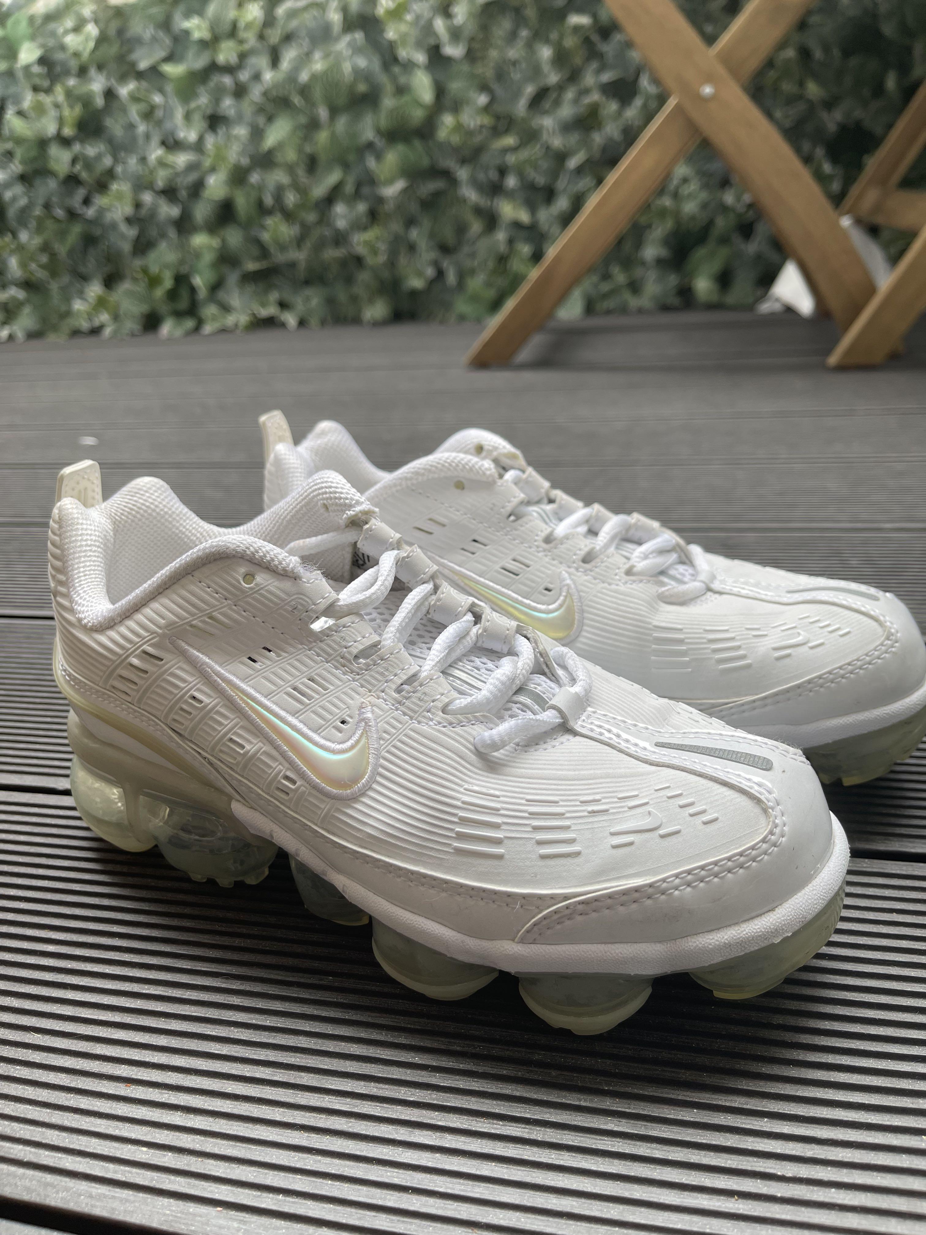 Nike vapormax hotsell white women
