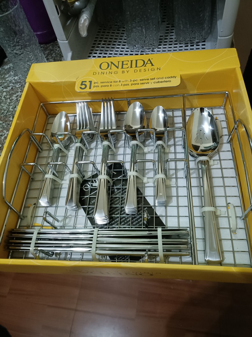Oneida cutlery set for 8, Furniture & Home Living, Kitchenware