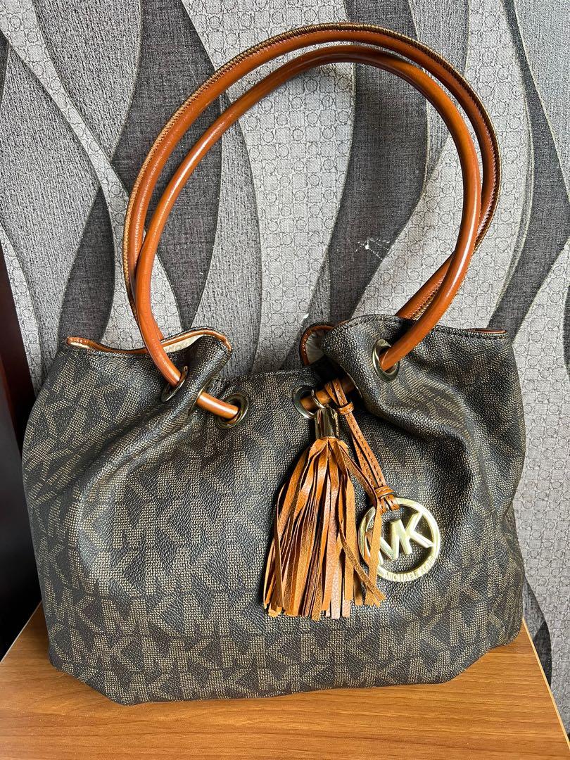 Preloved Mk bag (Category: Luxury Bags & Wallets) located in Davao. Submitted by i_bag_u (Listing ID 1160711458, Image 1). Description: DM for details .