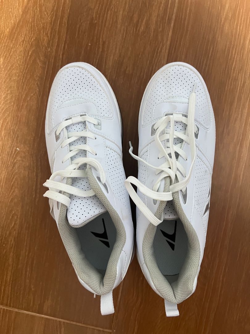 tiktok kick roller skate shoes, Women's Fashion, Footwear, Sneakers on Carousell