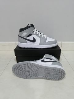 (Category: ) located in . Submitted by snkrheadz (Listing ID 1161054956, Image 1). Description: .