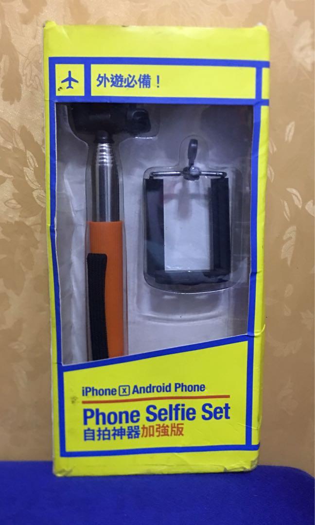 🧸 Selfie Stick 🧸 (Category: Mounts & Holders) located in Dasmarinas. Submitted by xavier_and_tracy (Listing ID 1160926050, Image 2). Description: 🧸 Selfie Stick 🧸 • Brand: (written in foreign character) • Condition: Brandnew • Inclusion: - Retractable Pole (stick) - Cellphone Bracket • Issue: - Dented Box - I am not sure if this needs a Bluetooth Shutter.