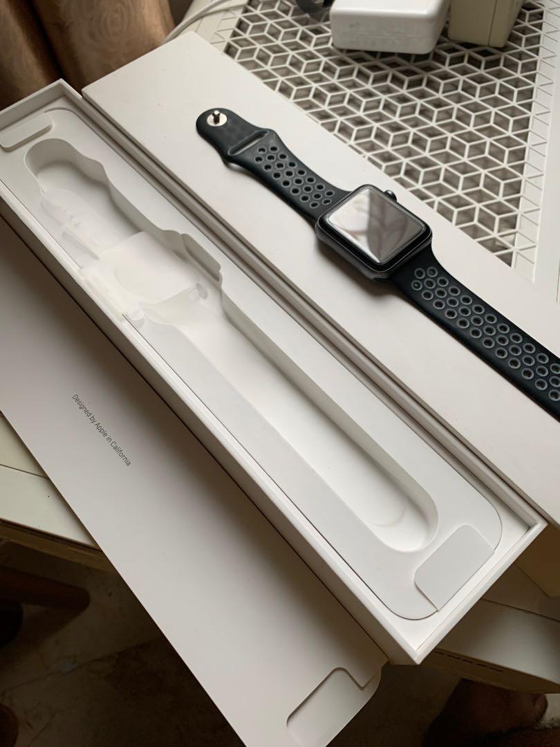 Apple Watch 3 42 GPS iwatch, Fesyen Pria, Jam Tangan di Carousell