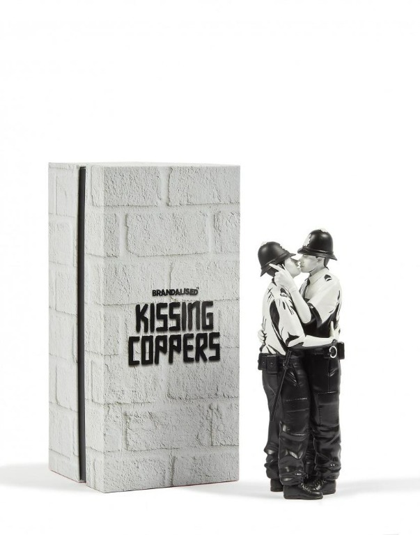 Banksy ／MIGHTY JAXX－ Kissing Coppers Banksy 全新art toy
