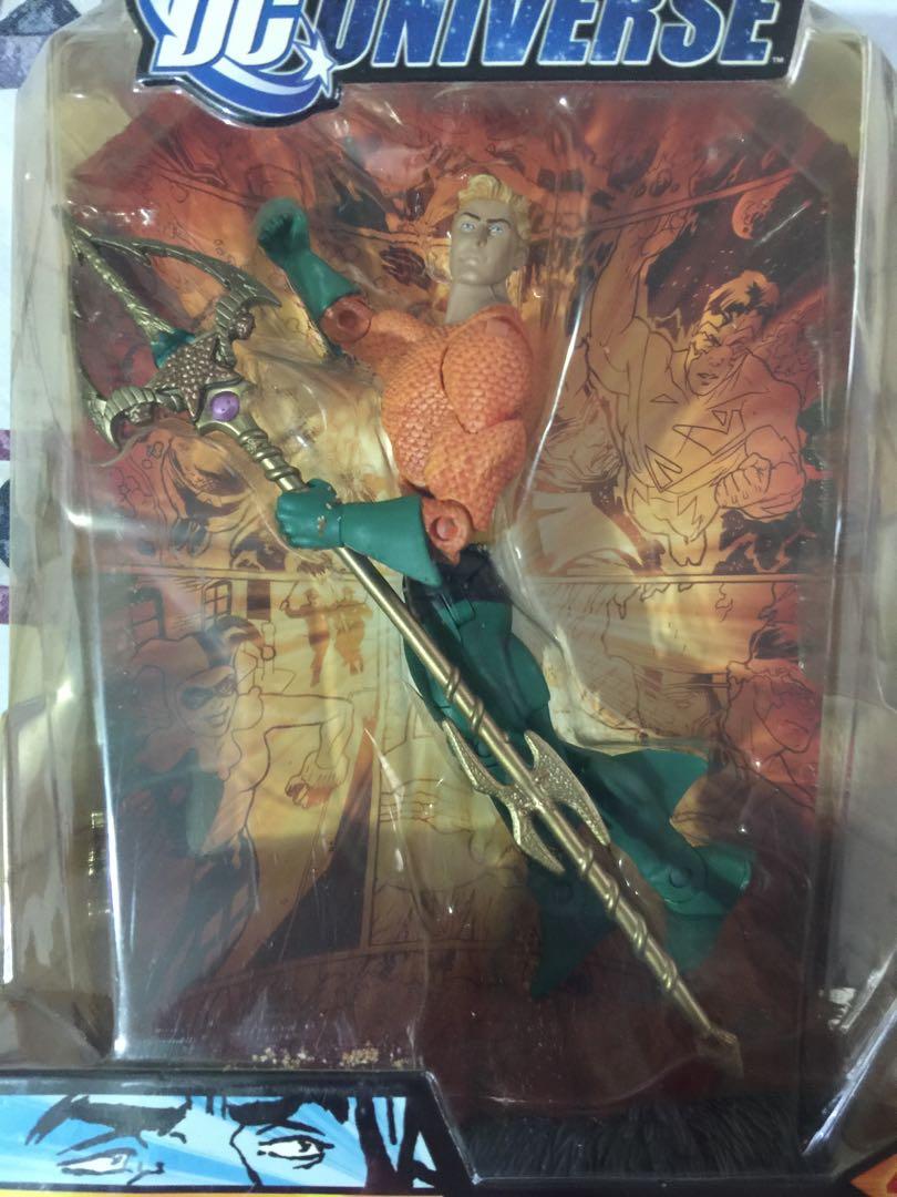 DC Universe Classics Wave 2 Aquaman Action Figure (Short Hair)