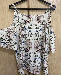 Floral Top, Women's Fashion, Tops, Blouses on Carousell