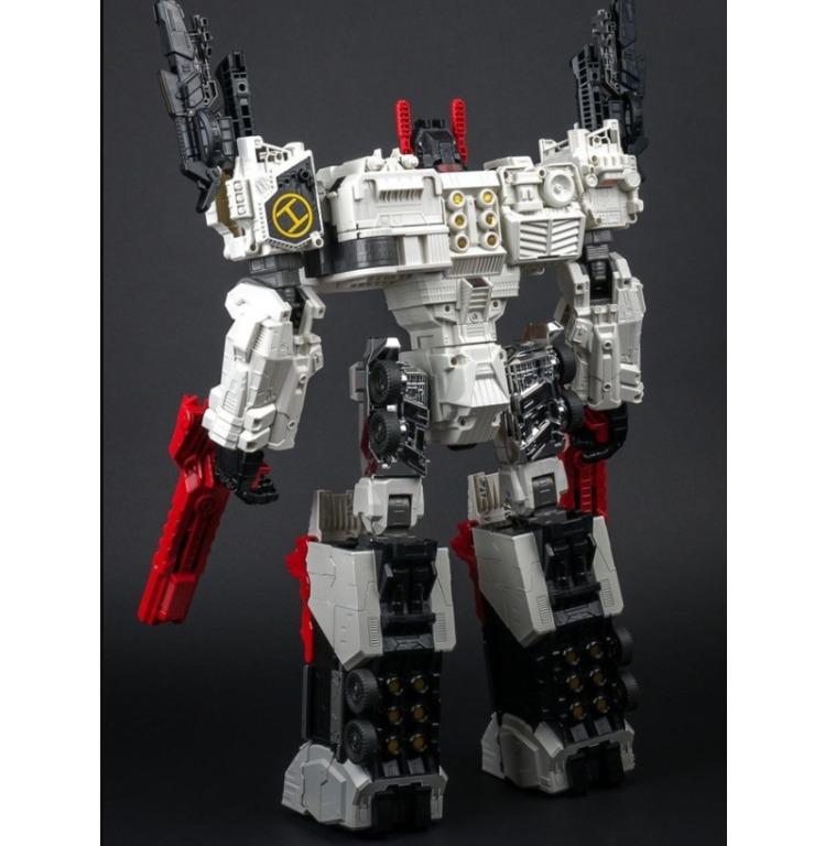 Hasbro Transformers Titan Class Metroplex Exclusive Action Figure Hobbies And Toys Toys And Games 