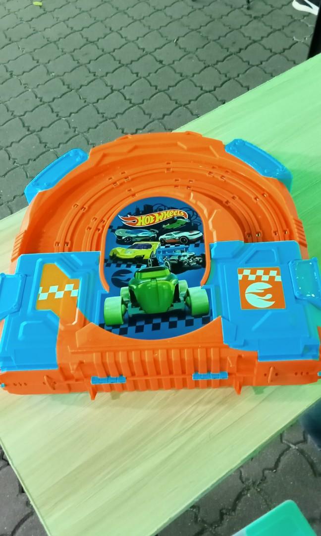 Hot wheels carrying case slot online track set