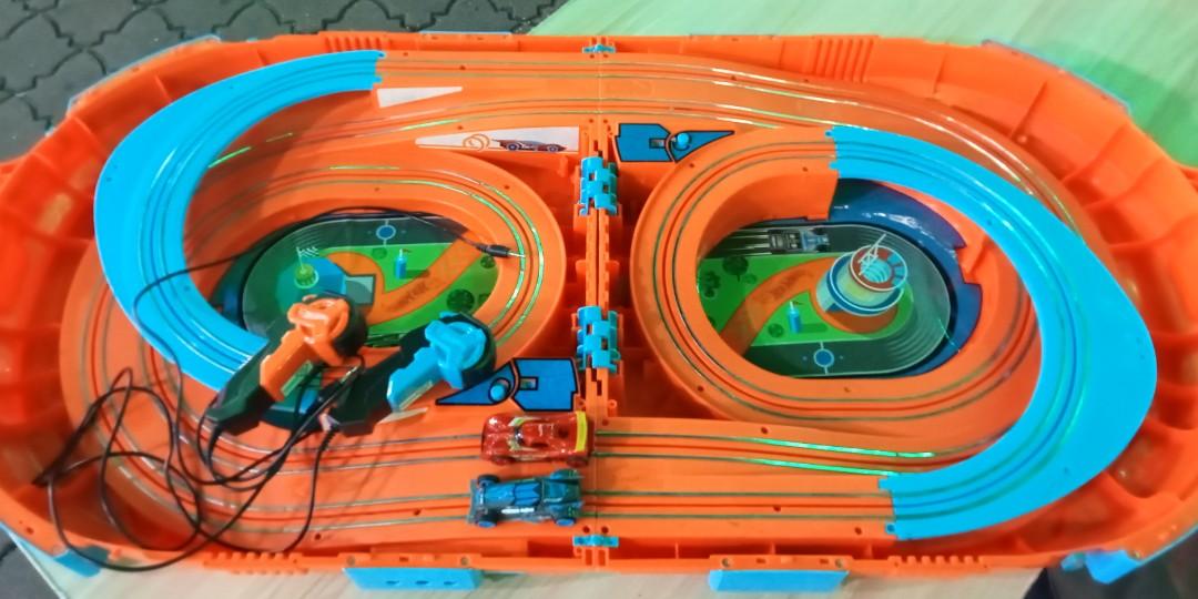 Carrying case discount slot track set