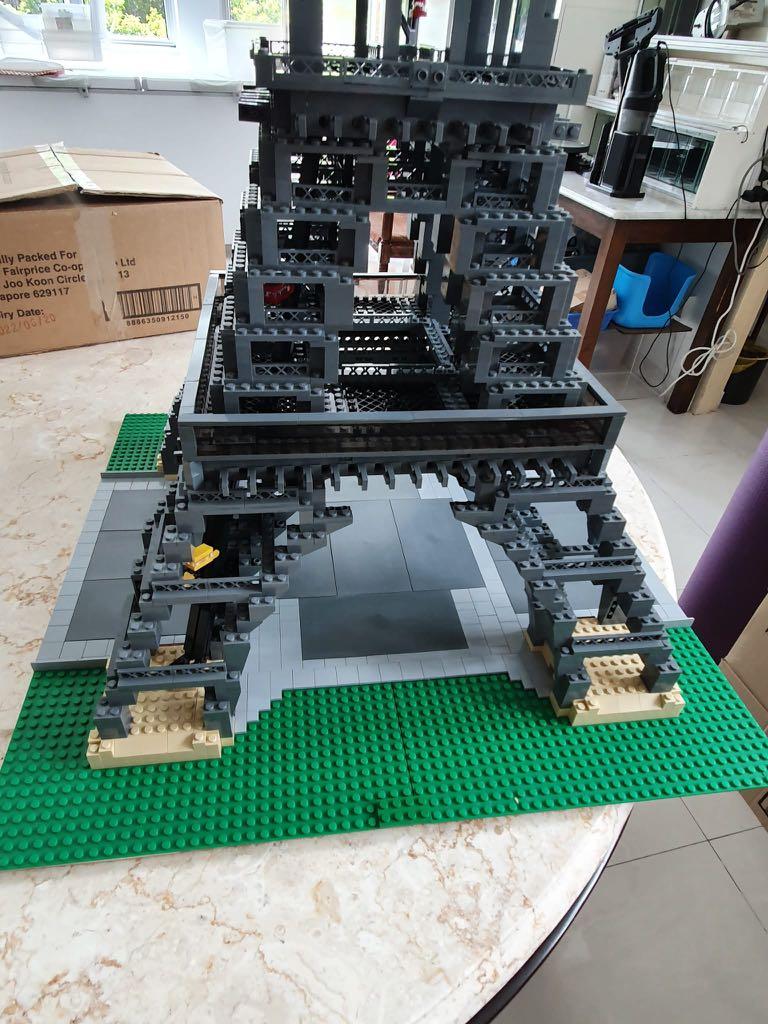 The Eiffel Tower - LEGO Creator set 10181