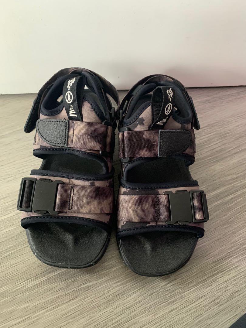 Nike wmns canyon sandal deals