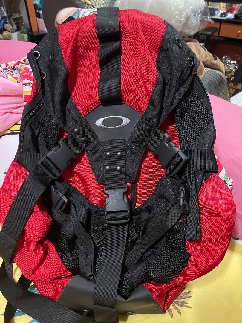 Oakley backpack, Men's Fashion, Bags 