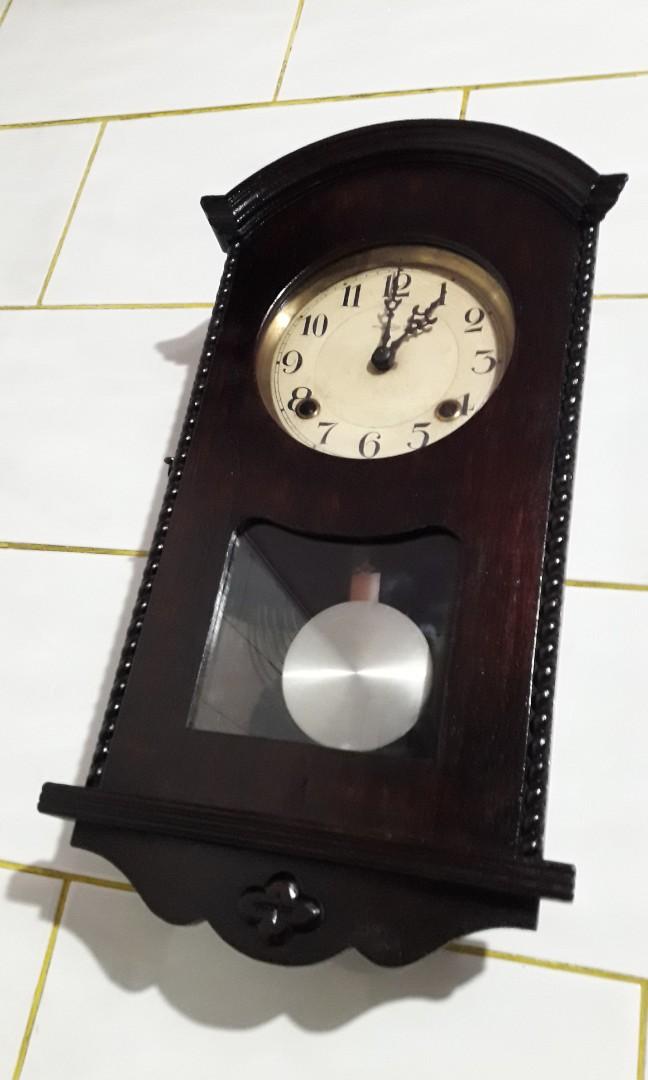 Pendulum wall clock (Category: Clocks) located in Caloocan City. Submitted by great_2003 (Listing ID 1160967272, Image 3). Description: good running condition vintage wall clock hourly chime complete accessory with key 2 holes made in japan as is only wysiwyg.