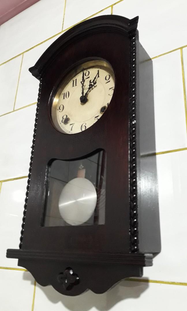 Pendulum wall clock (Category: Clocks) located in Caloocan City. Submitted by great_2003 (Listing ID 1160967272, Image 2). Description: good running condition vintage wall clock hourly chime complete accessory with key 2 holes made in japan as is only wysiwyg.