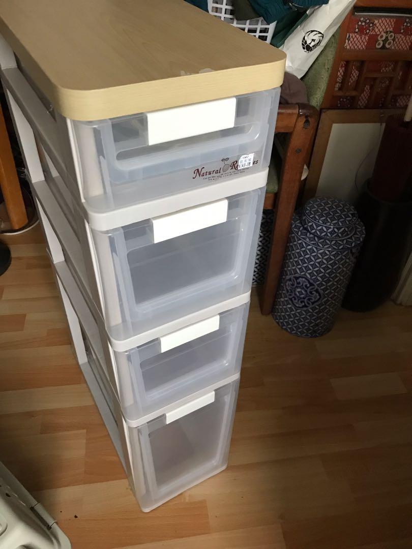 Plastic drawers on wheels, 傢俬＆家居, 傢俬, 書櫃、櫃子及架 Carousell
