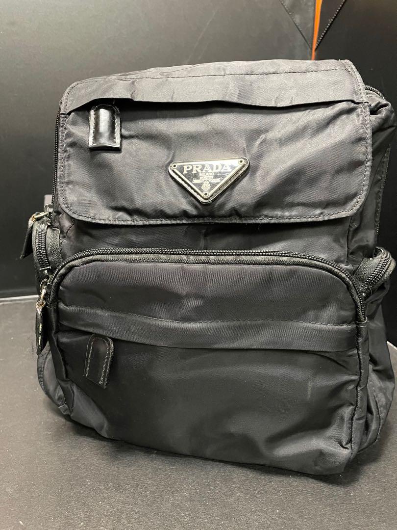 Prada Backpack （分類：手袋及銀包）位於 Hong Kong。 由 dominicftang 提交（商品編號 1161038604，圖片 2）。簡介： Size: 21cm W x 26cm H x 9cm D Color: Black。