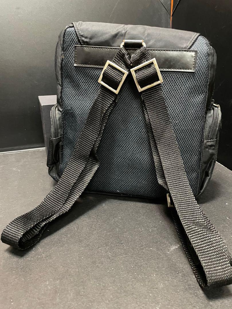 Prada Backpack （分類：手袋及銀包）位於 Hong Kong。 由 dominicftang 提交（商品編號 1161038604，圖片 3）。簡介： Size: 21cm W x 26cm H x 9cm D Color: Black。