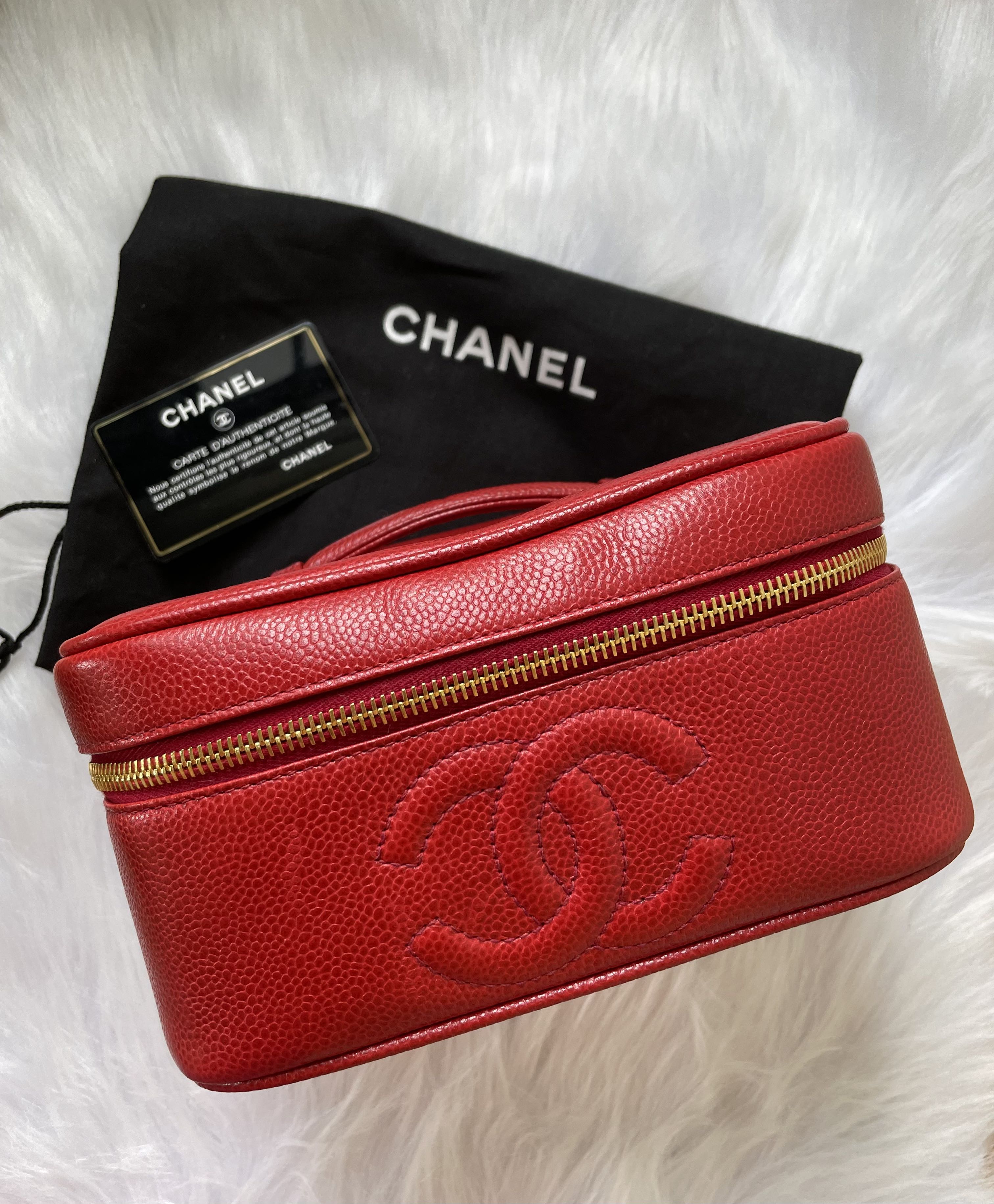 Rare vintage Chanel vanity case in Red caviar 24k GHW, Women's