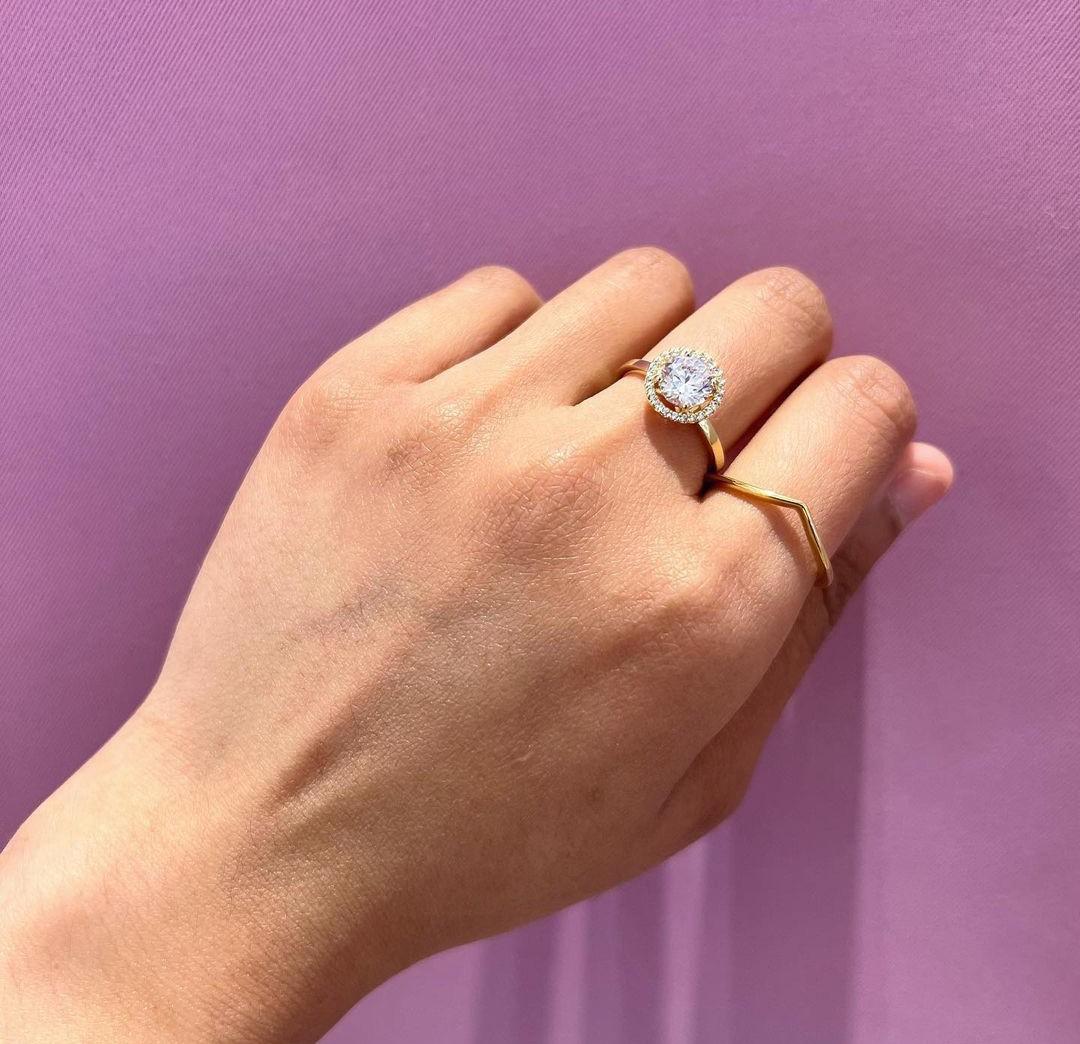Sparkling halo sale ring pandora gold