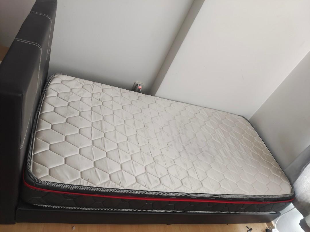 Single bed (Category: Bed Frames & Mattresses) located in Singapore. Submitted by rbox28 (Listing ID 1160880845, Image 2). Description: neg. like new no damage neg.