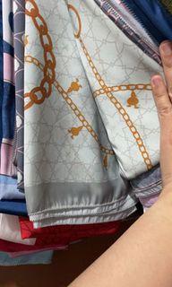 The chain Duck Scarves