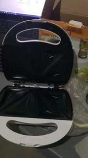 Toaster and Sandwich Maker for sale in Betis Guagua