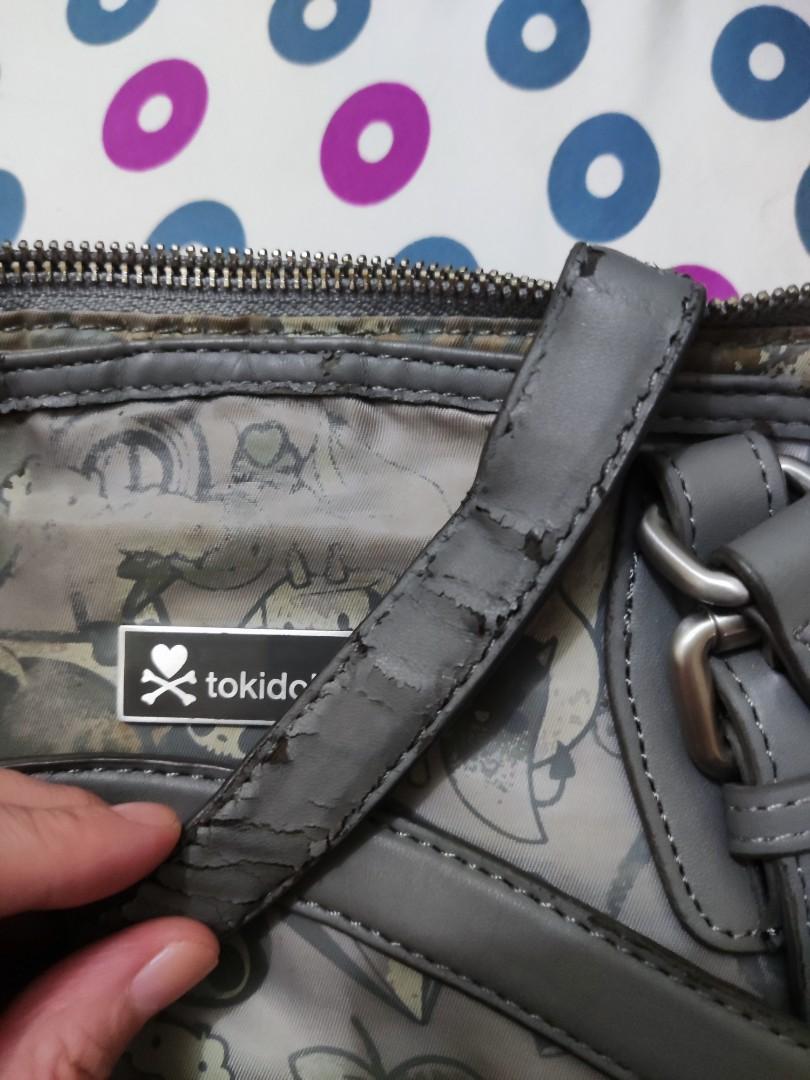 Tokidoki Medium Grey Messenger Bag (Category: Cross-body Bags) located in Quezon City. Submitted by crystynsya_ (Listing ID 1160923348, Image 3). Description: Yellow Discoloration and Leather is starting to crack. Please see photos. If you want more photos please leave a message.