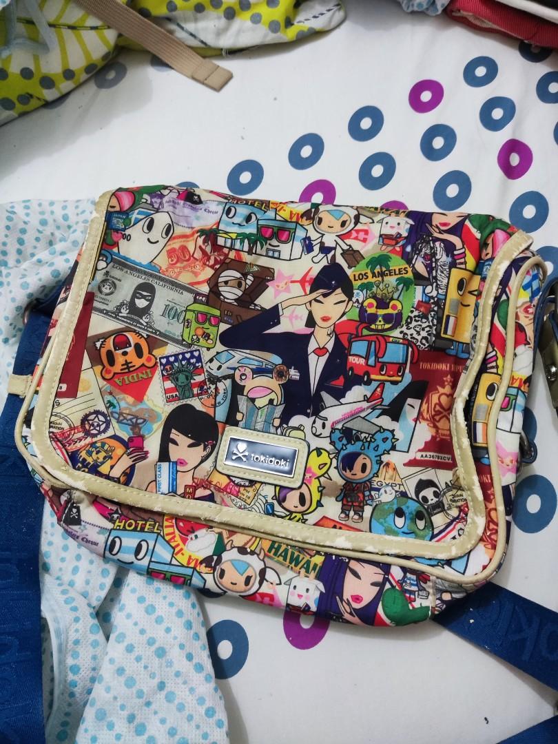 Tokidoki Small Messenger Bag (Category: Cross-body Bags) located in Quezon City. Submitted by crystynsya_ (Listing ID 1160922208, Image 1). Description: As seen on photo, leather is chipping off. If you want more photos, feel free to send a message.