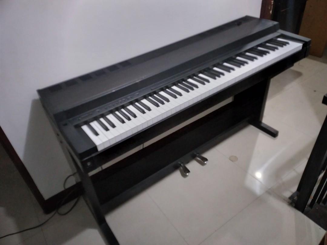 YAMAHA CLAVINOVA CLP30 DIGITAL PIANO Hobbies Toys Music