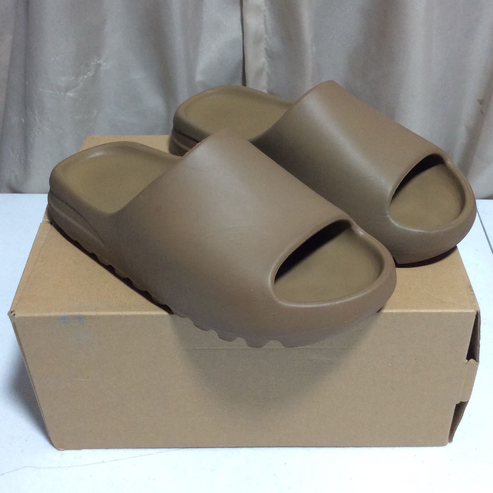 Yeezy Slides Core, Men's Fashion 