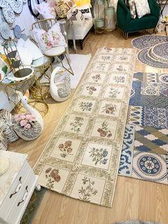 offer- 290 cm length country Flora long carpet antislip