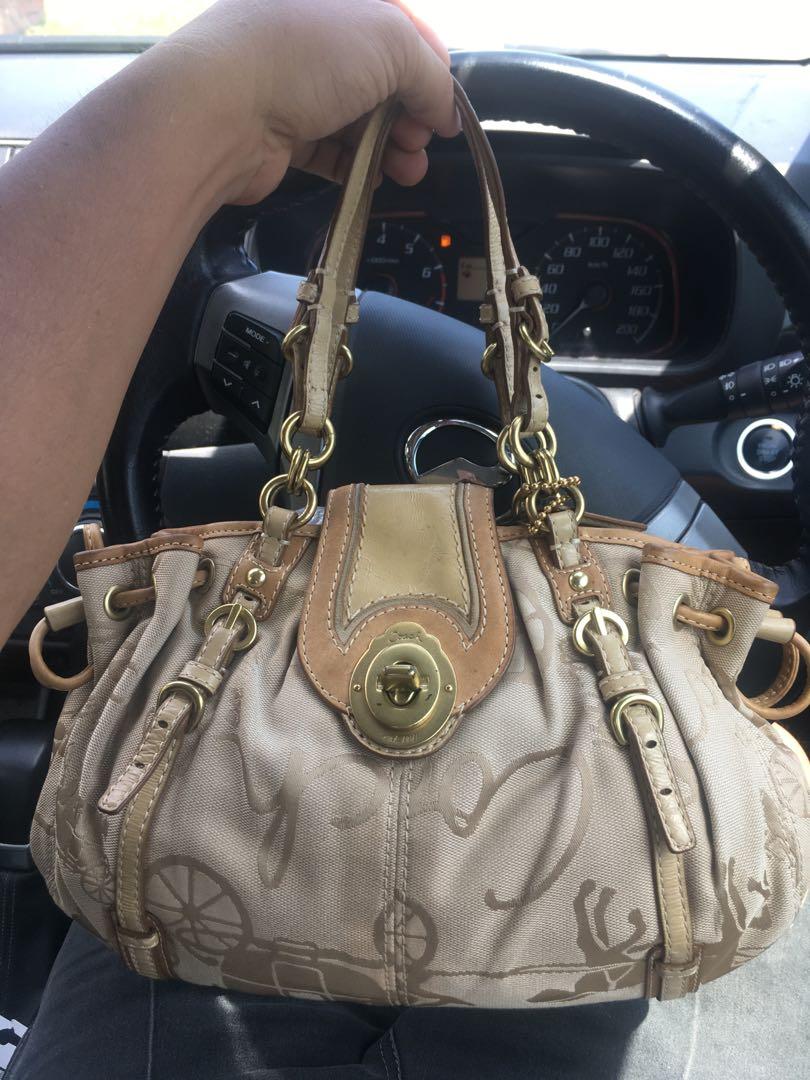 Beg tangan Coach, Luxury, Bags & Wallets on Carousell