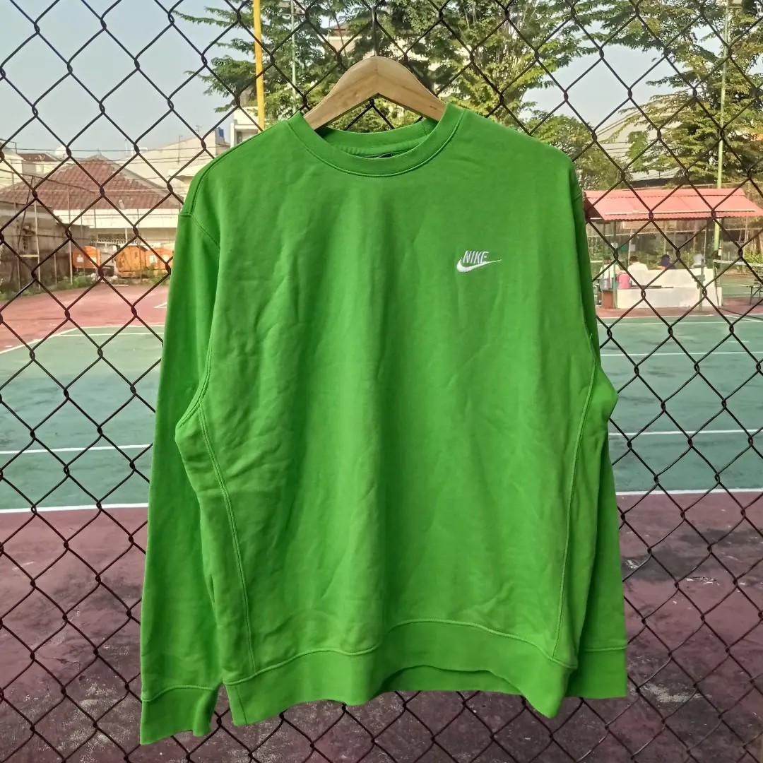 nike crew neck with chains