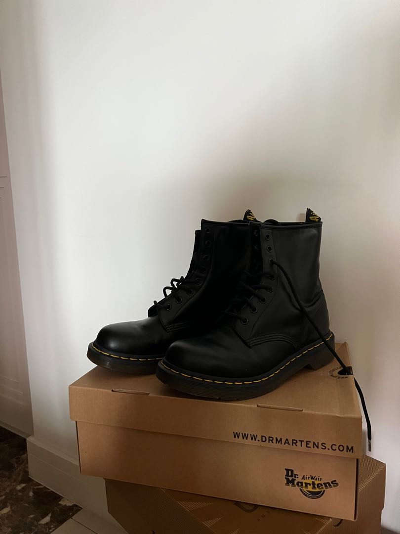 Women's 1460 smooth discount black doc martens